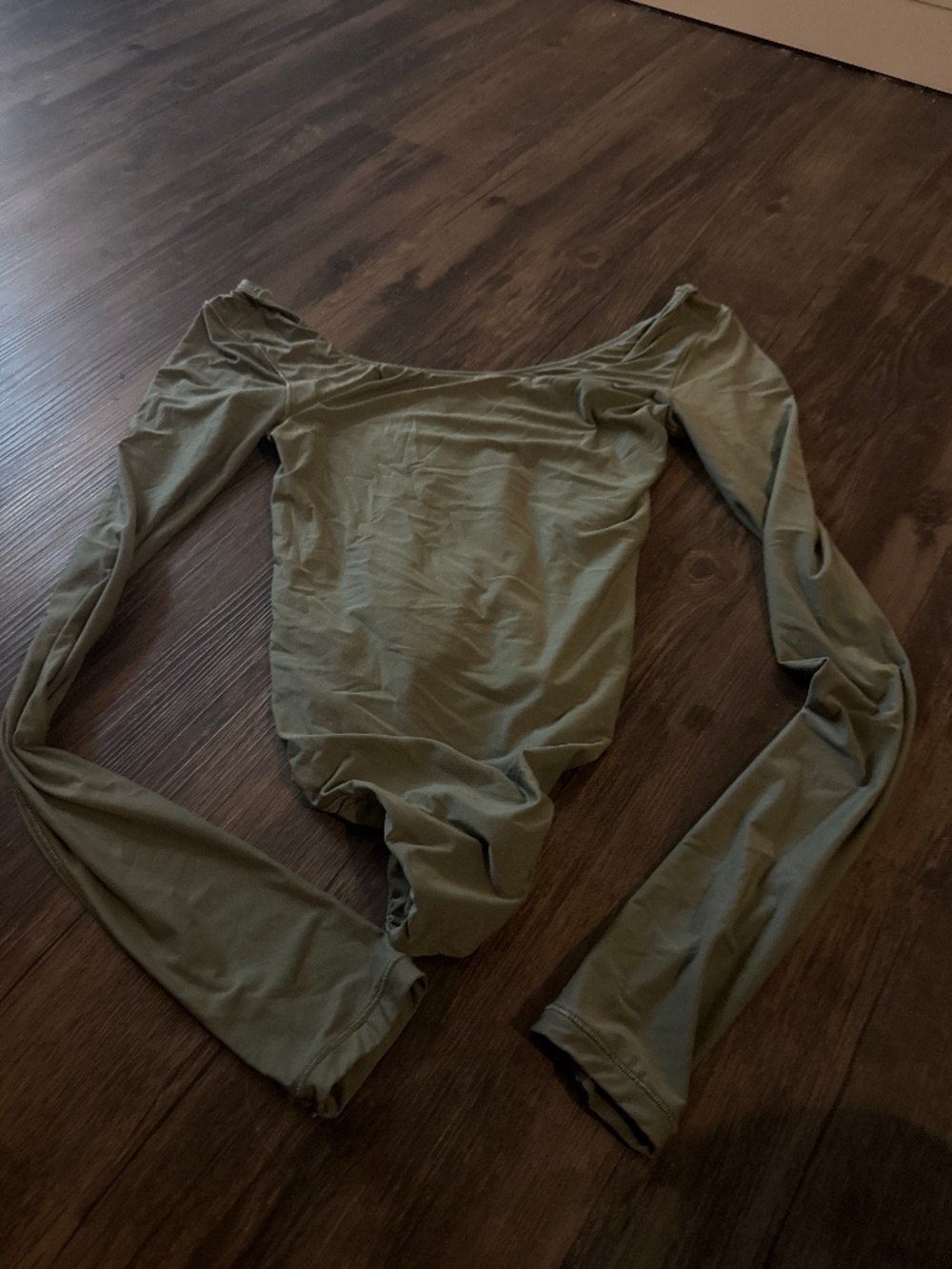 tight long sleeve bodysuit
